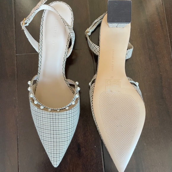 Charles and Keith Kitten Heels - Picture 3 of 6